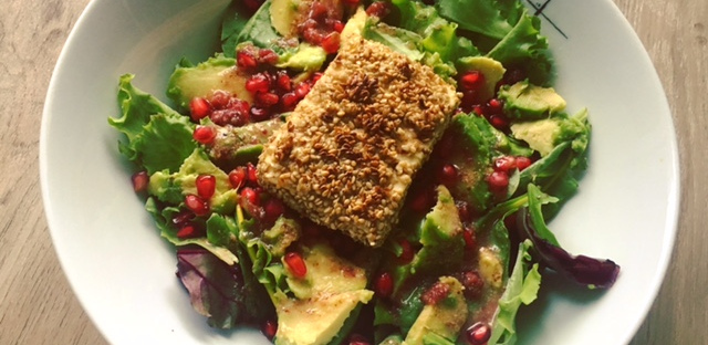 Salat mit gebackenem Feta und Preiselbeer-Senf Dressing – LowCarb Lifestyle